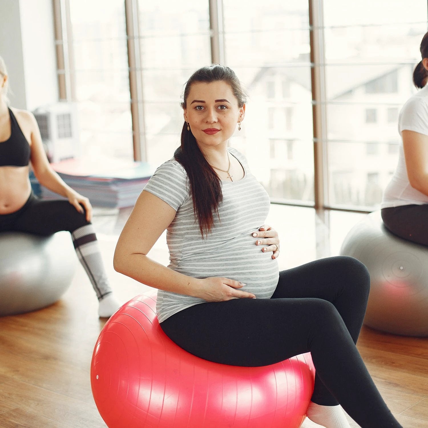 9091 Anti Burst 65 Cm Exercise Ball With Inflation Pump Non-slip Gym Ball For Yoga Pilates Core Training Exercises At Home And Gym- Suitable For Men And Women by Wukusy