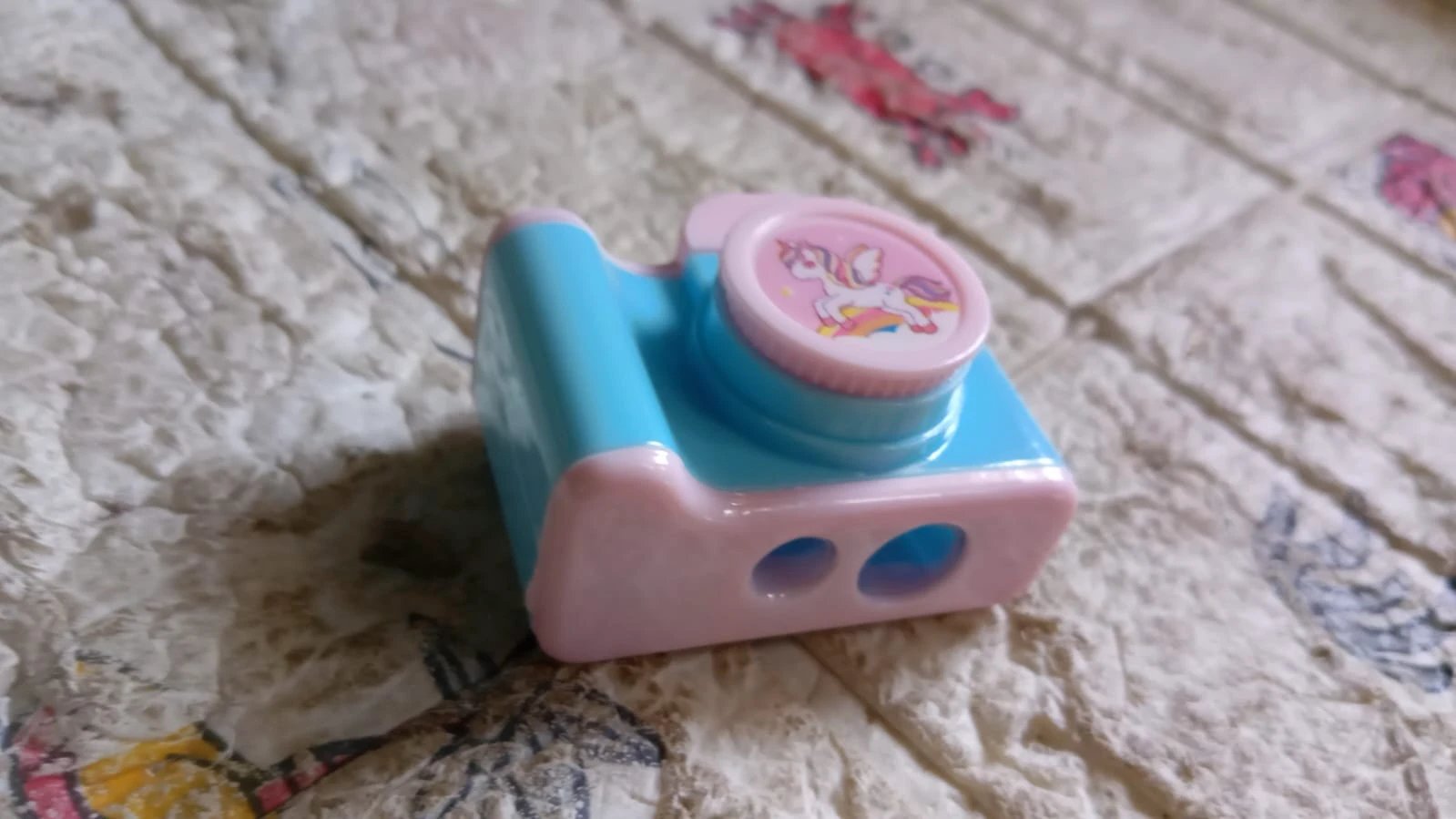 17672 Camera Shape Pencil Sharpener  Simple Student Office Sharpener  Fashionable And Convenient Lightweight Manual Sharpener For Kids Boys Girls Birthday Return Gifts (1 Pc) - 69KART