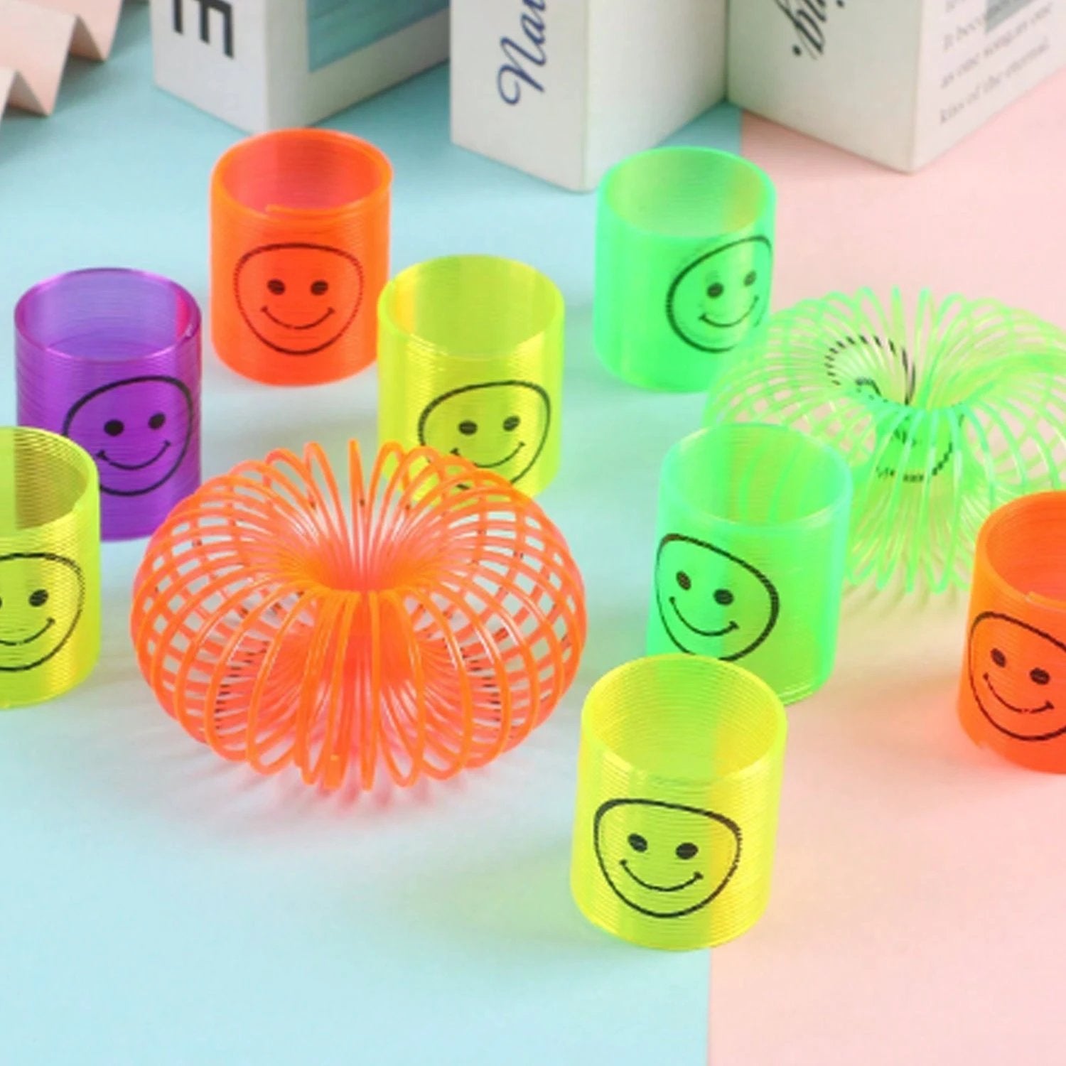 Multicolor Smiley Spring Slinky Toy - 69KART
