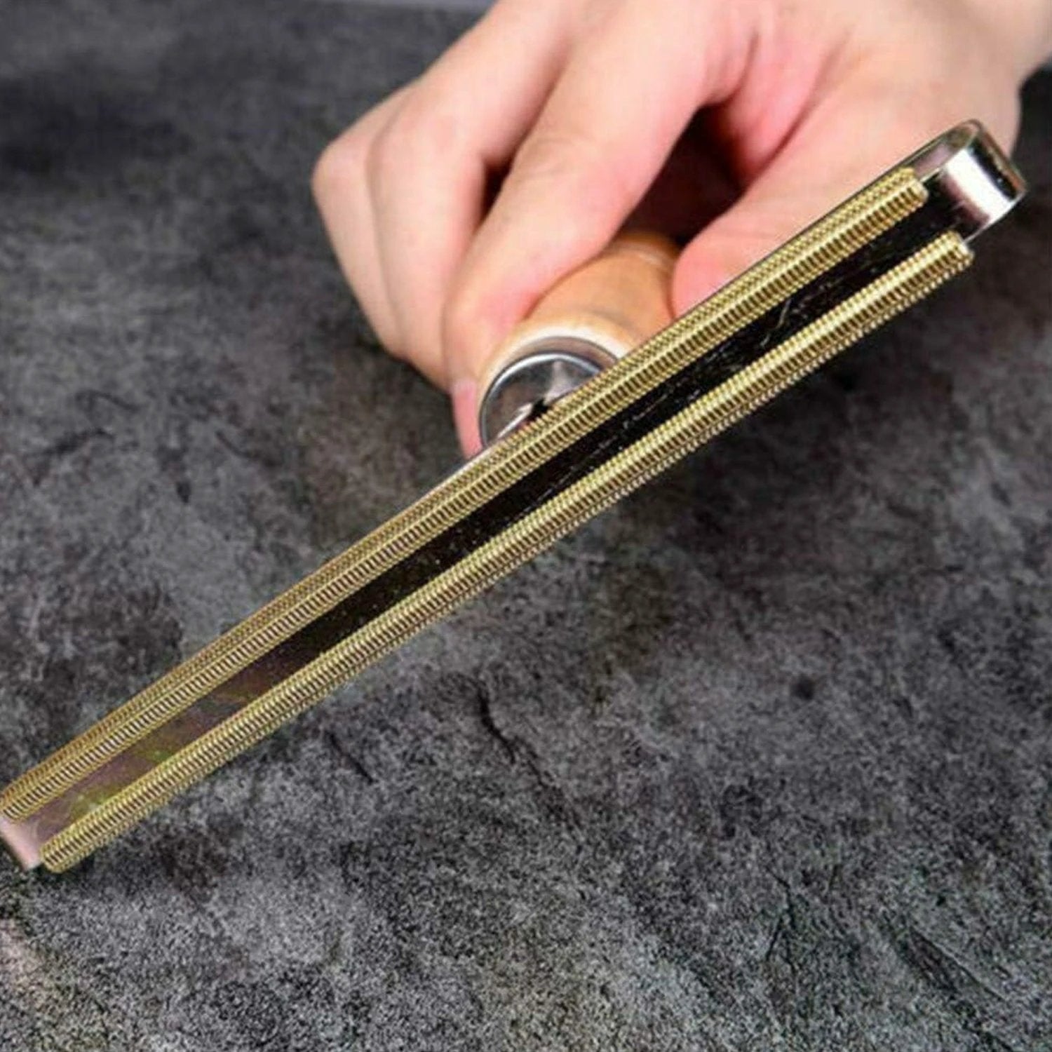 Portable Double Sided Lint Remover (1 Pc) by Wukusy