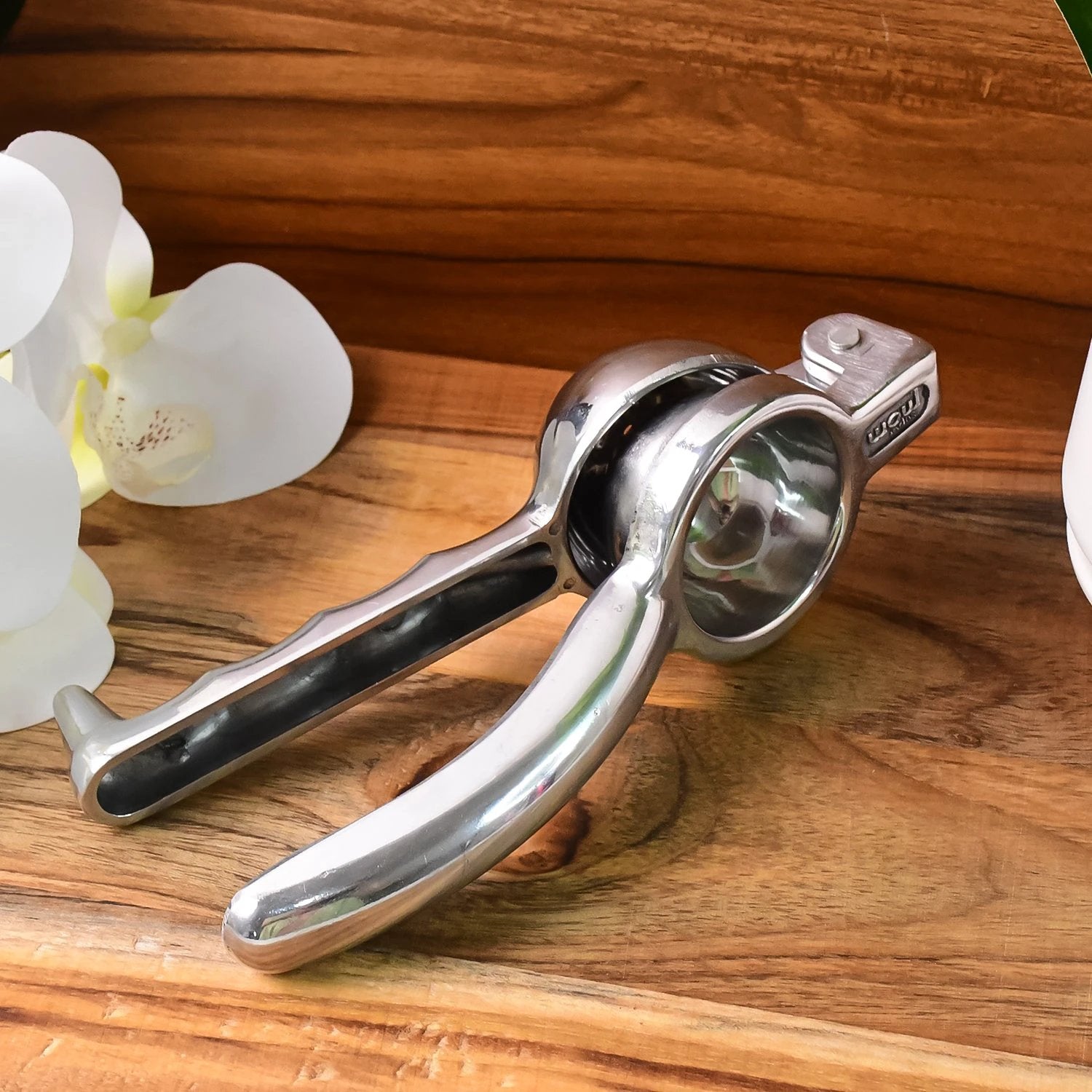 Supermom Aluminum Lemon Squeezer (1 Pc) - 69kart