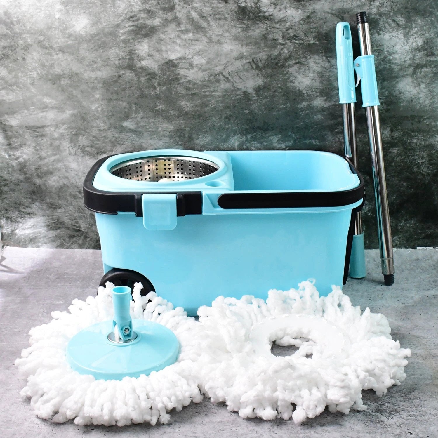 360 Spin Mop With Super Absorbent Microfiber Heads (1 Set) by Wukusy
