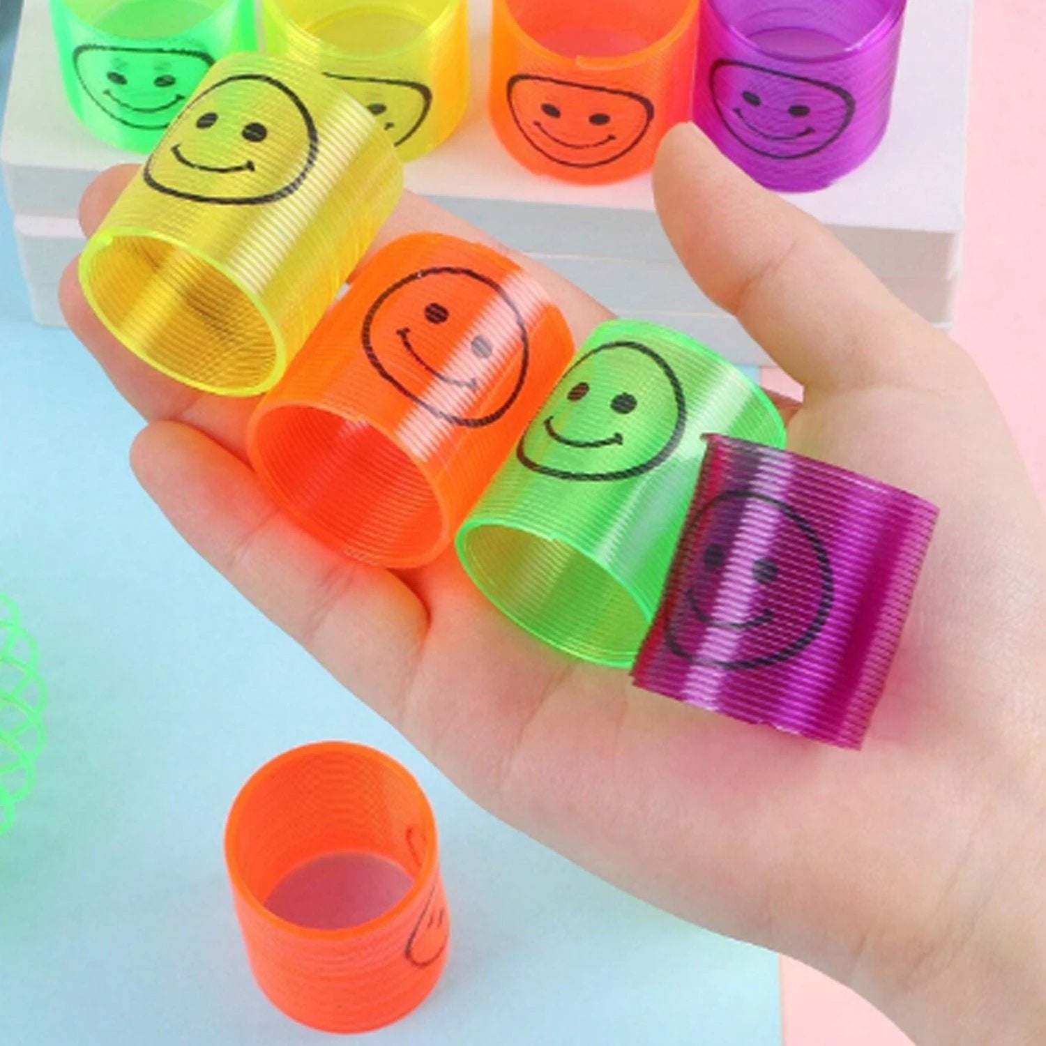 Multicolor Smiley Spring Slinky Toy - 69KART