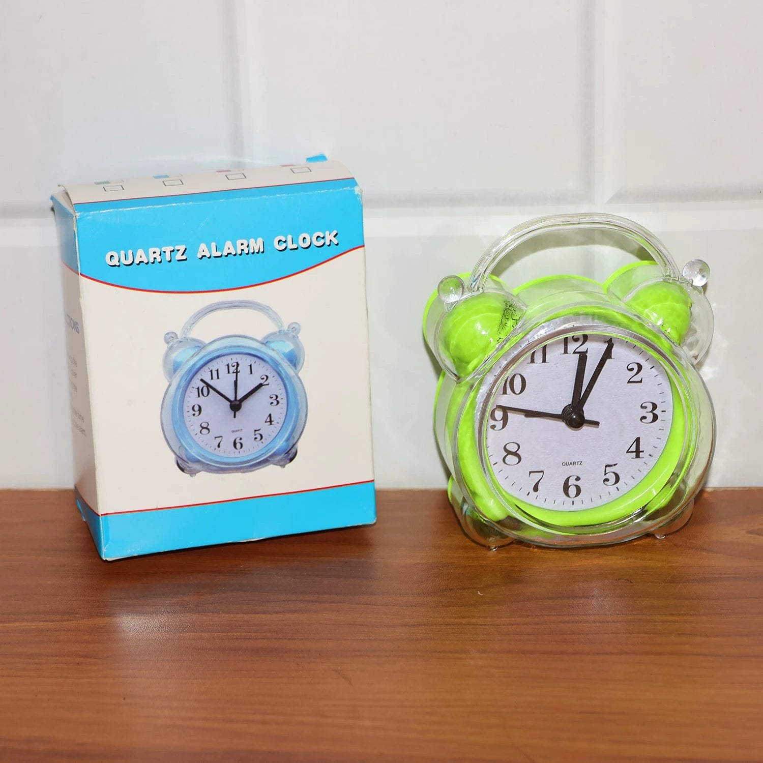 Classic Quartz Alarm Clock (1 Pc) by Wukusy