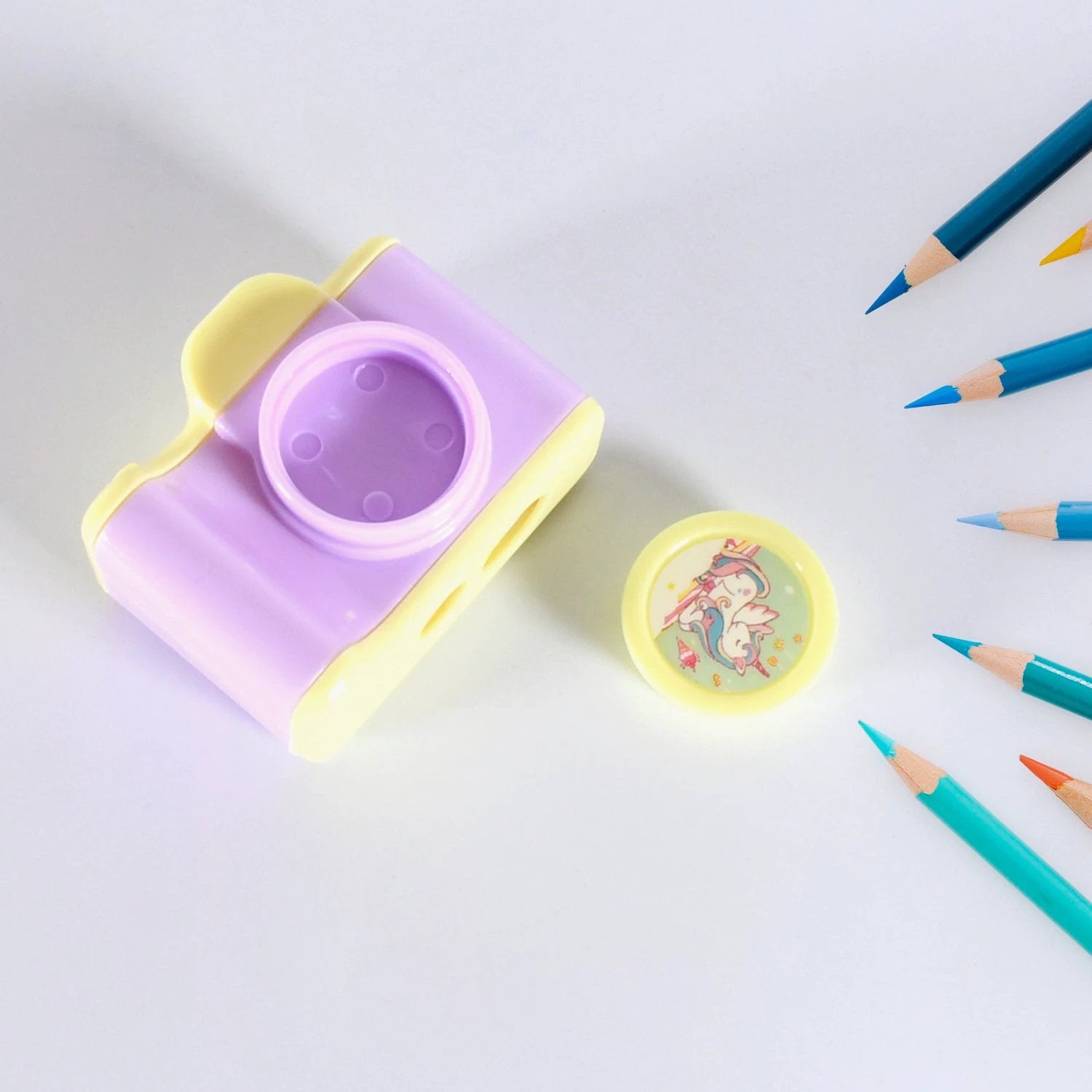 17672 Camera Shape Pencil Sharpener  Simple Student Office Sharpener  Fashionable And Convenient Lightweight Manual Sharpener For Kids Boys Girls Birthday Return Gifts (1 Pc) - 69KART