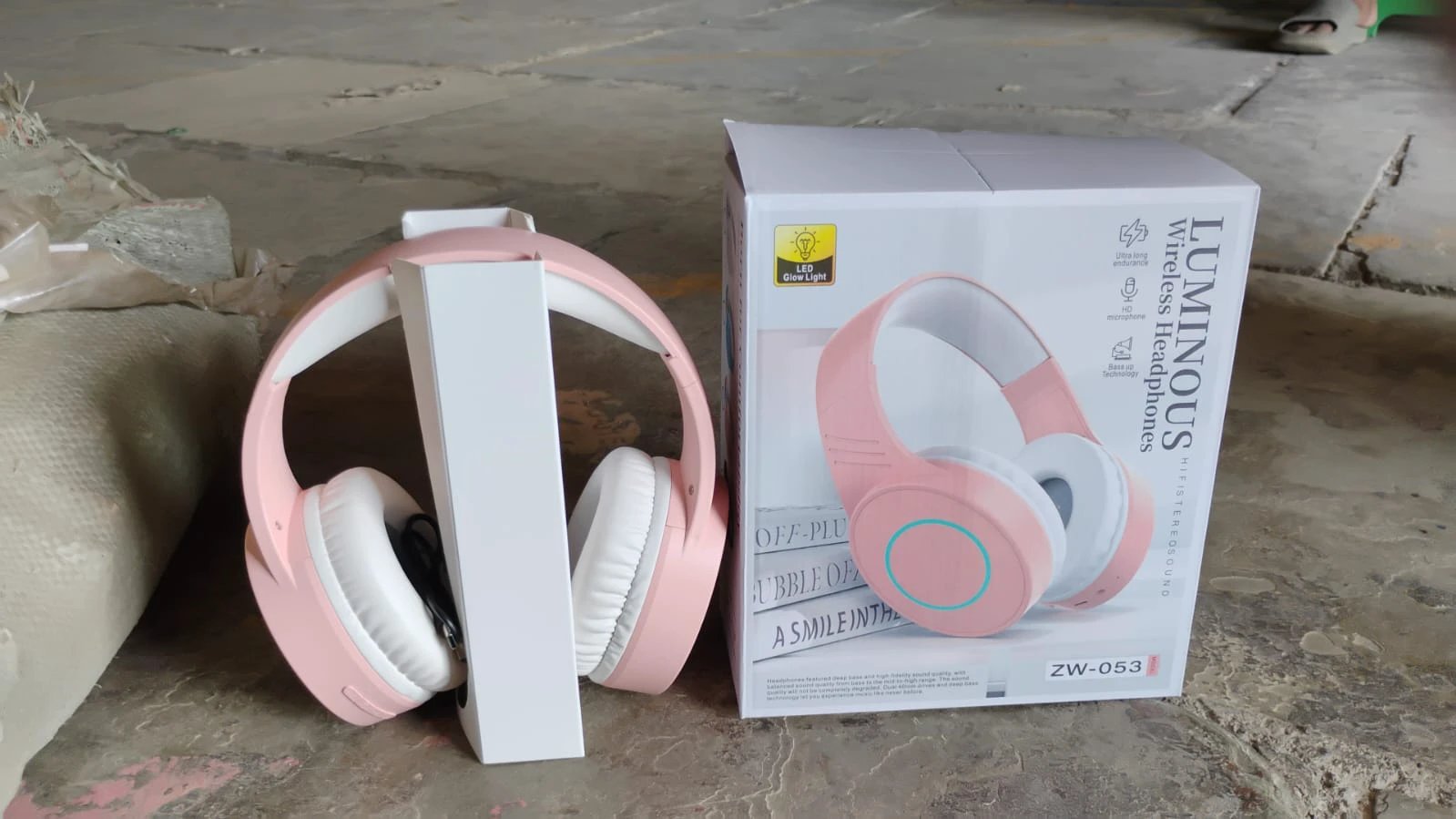 Wireless Over-ear Bluetooth Headphones (Zw-053) by Wukusy
